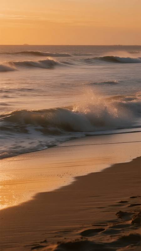 夕阳海滩波浪图片