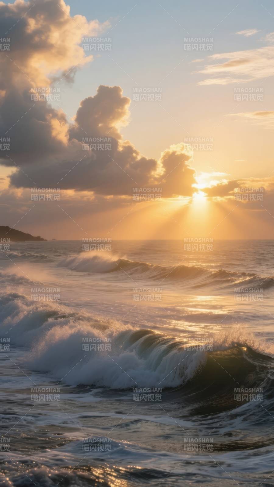 夕阳海浪辉光图片