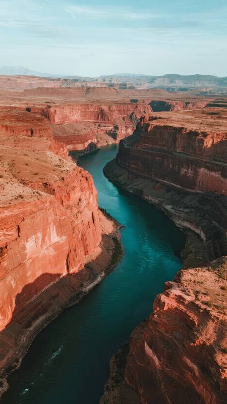 峡谷碧水映红岩图片