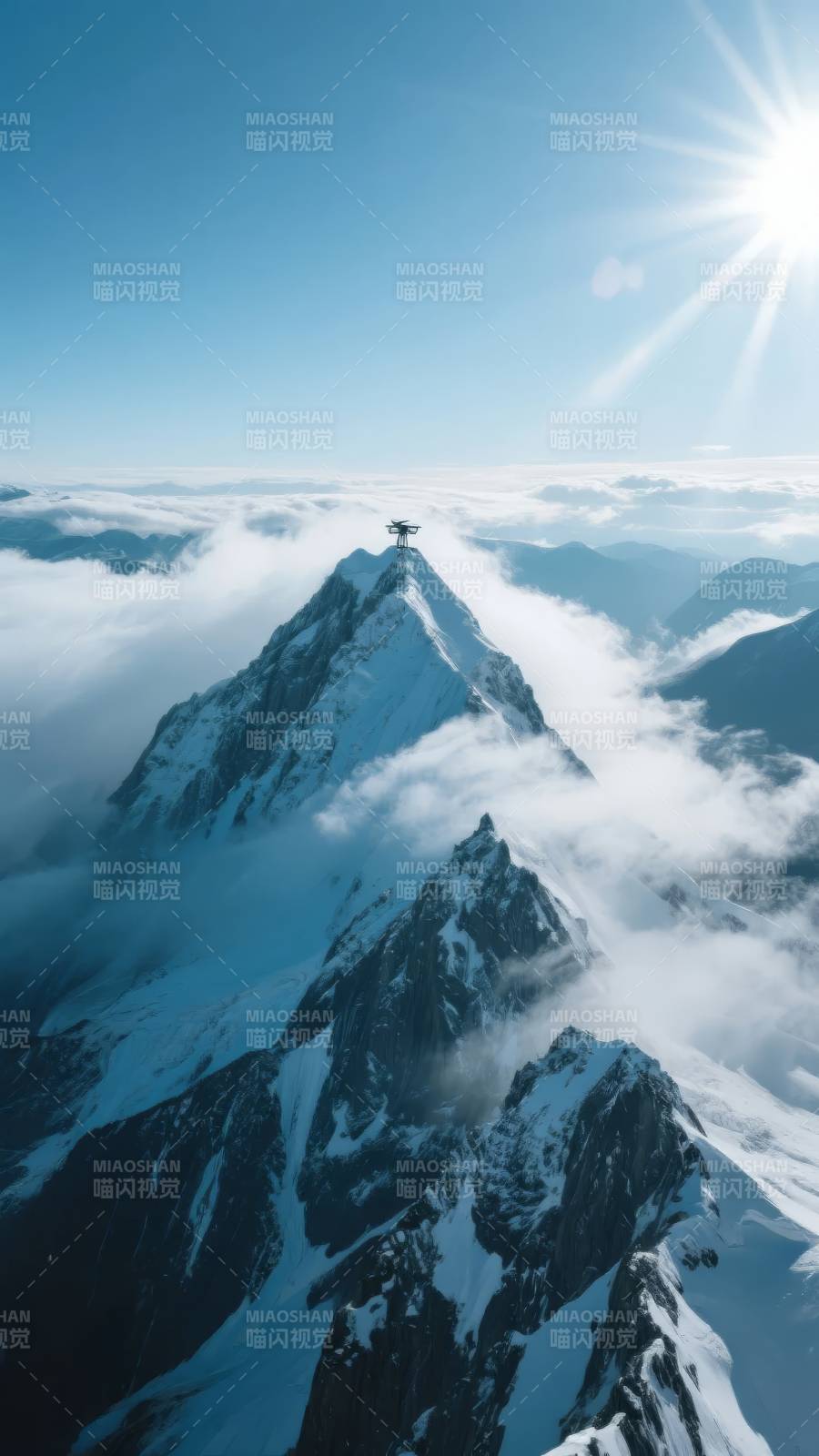 雪峰之巅 云海之上图片