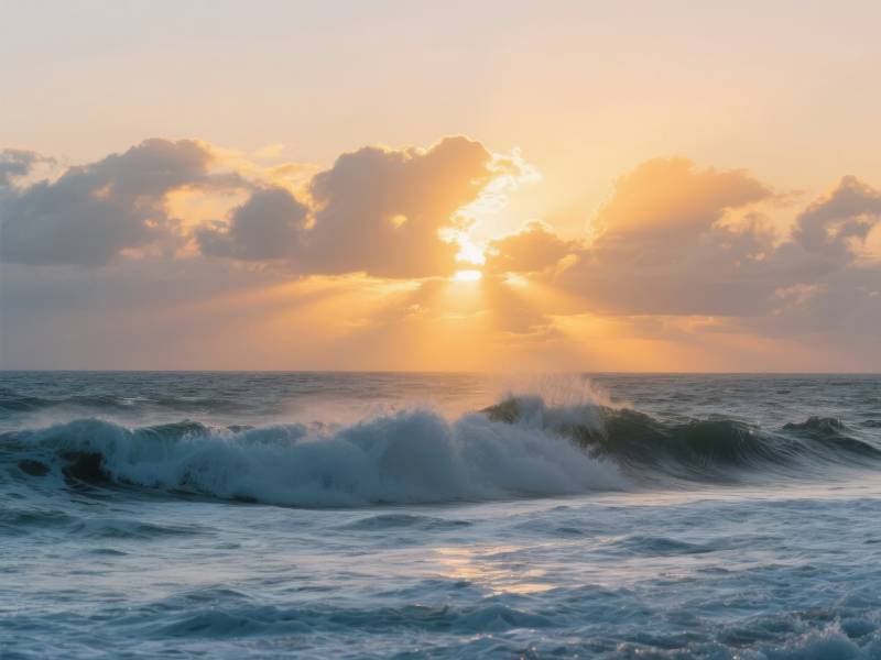 夕阳海浪图片