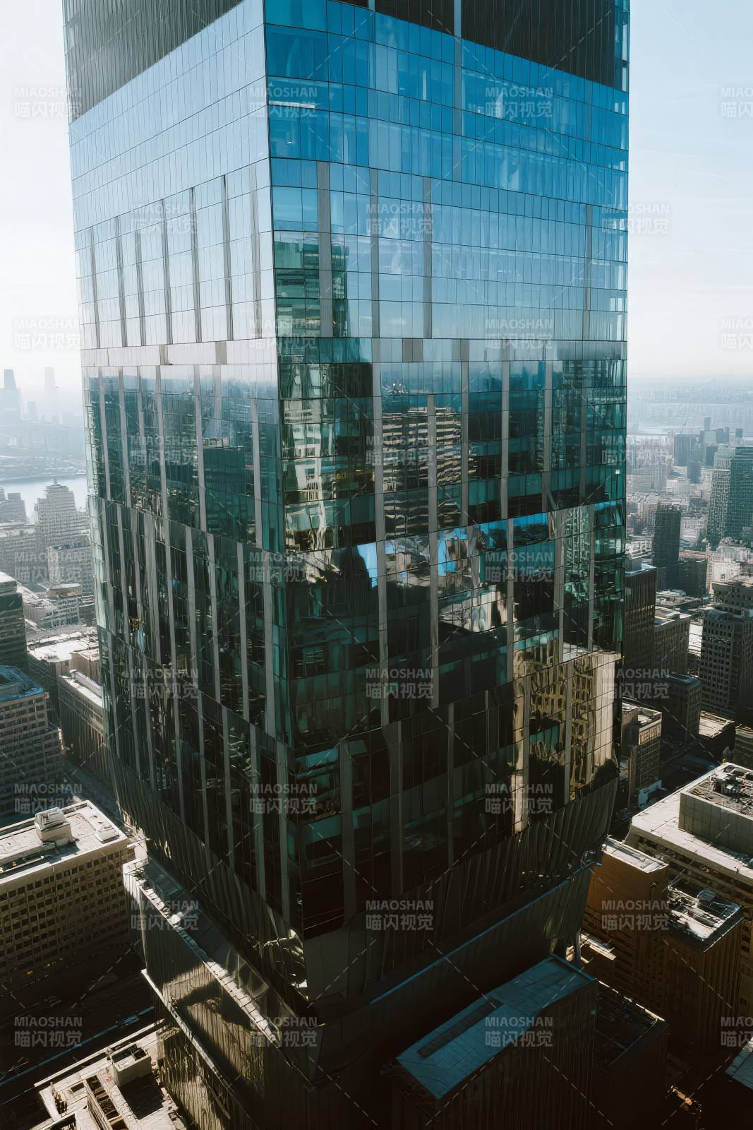 摩天大楼倒影城市图片