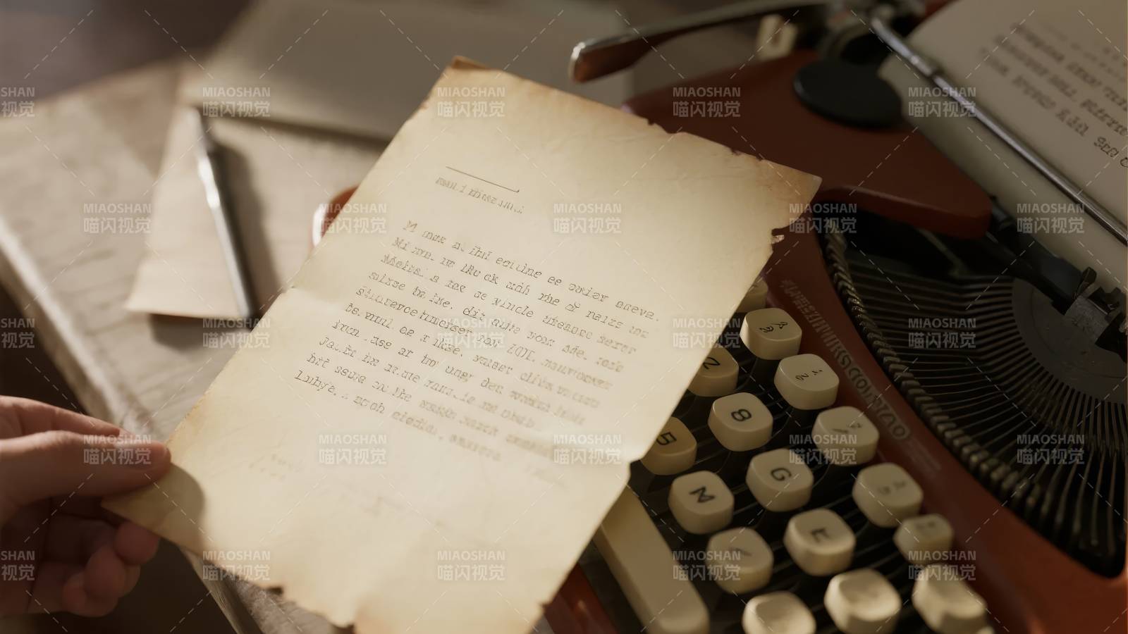 旧打字机上的信件图片