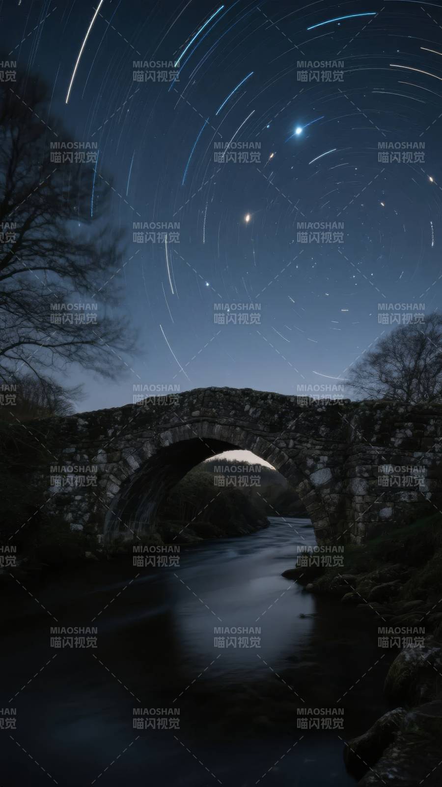 星轨下的古桥图片