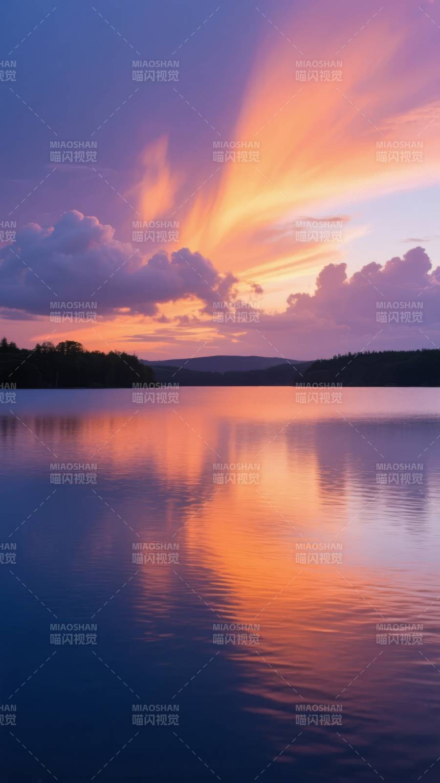 湖光暮色映天际图片