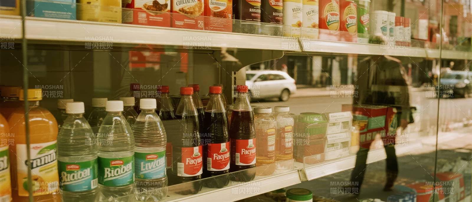便利店货架陈列图片