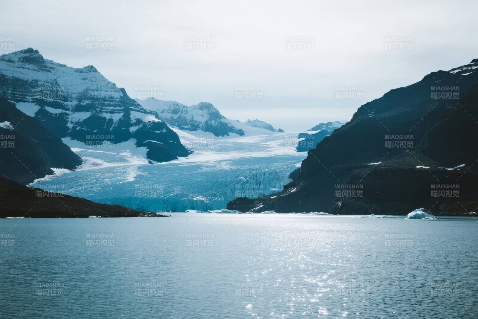 冰川湖景图片