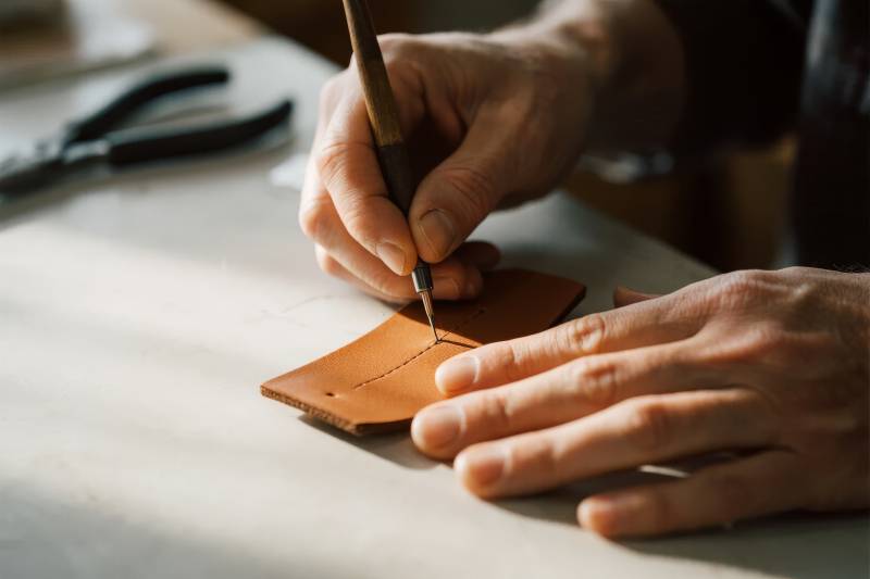 手工皮革缝制图片