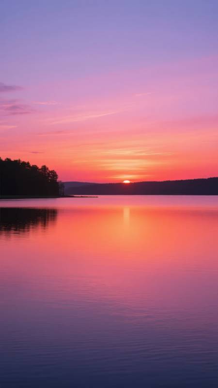 湖畔夕阳映彩霞图片
