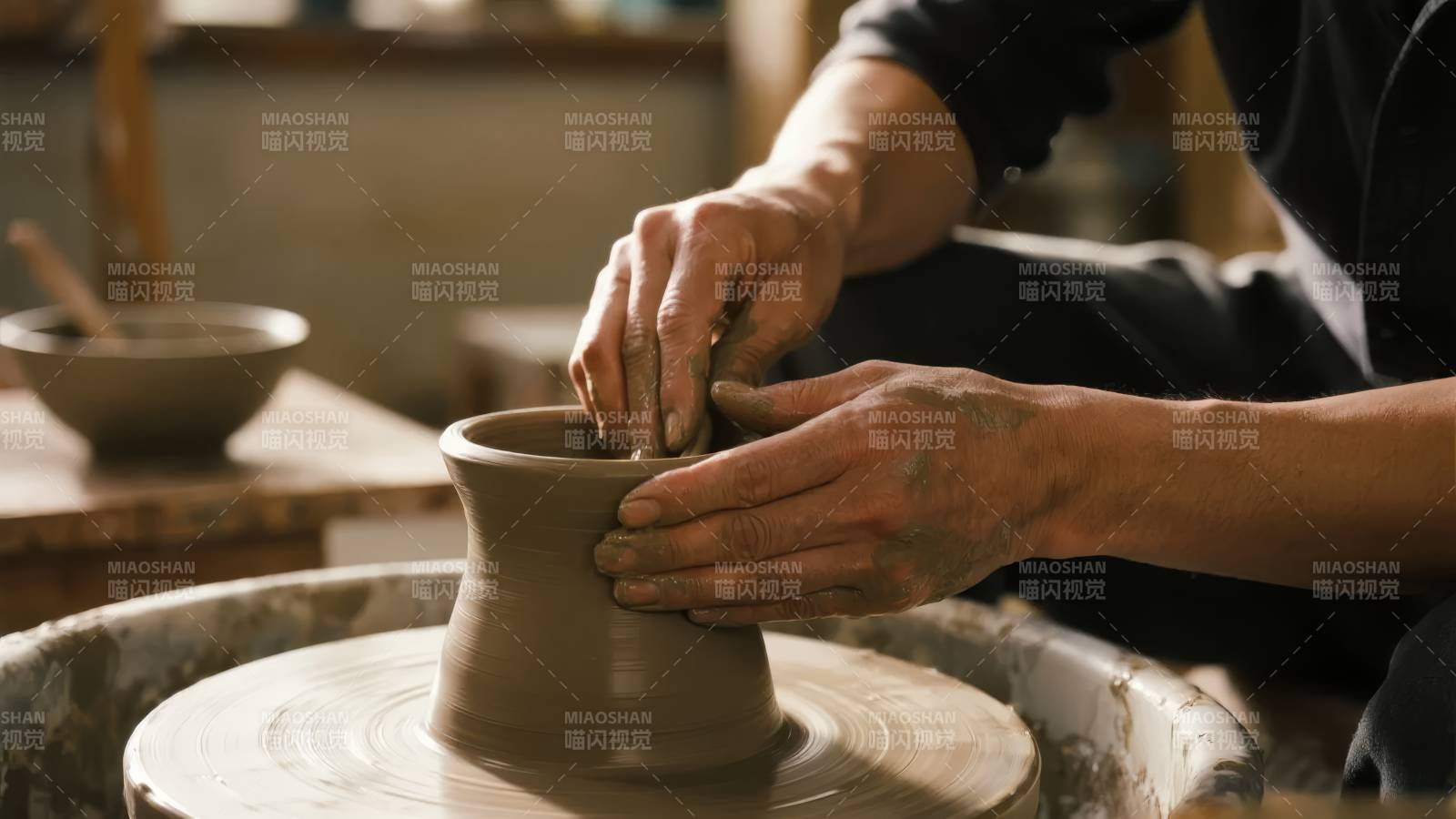 陶艺制作瞬间图片