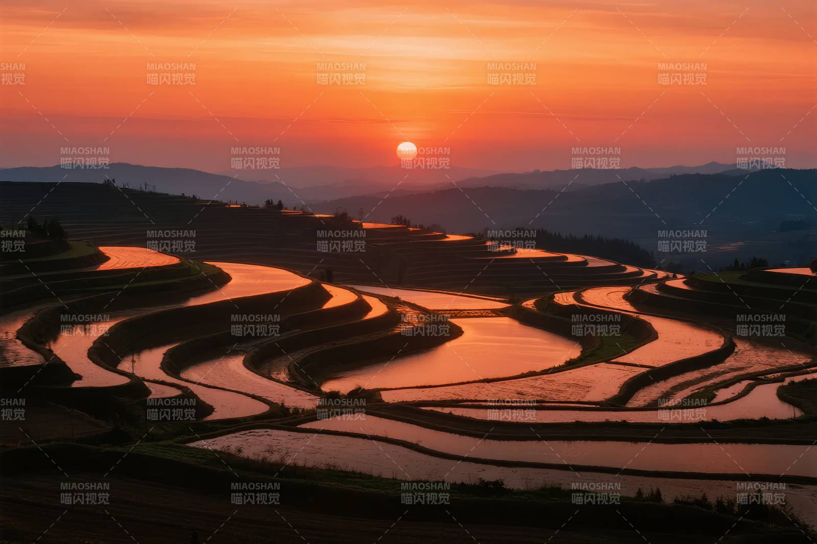 梯田日落美景图片