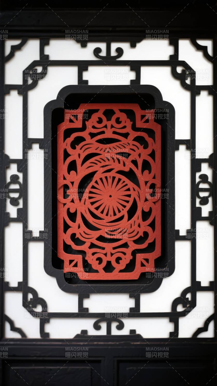 红雕花窗格图片