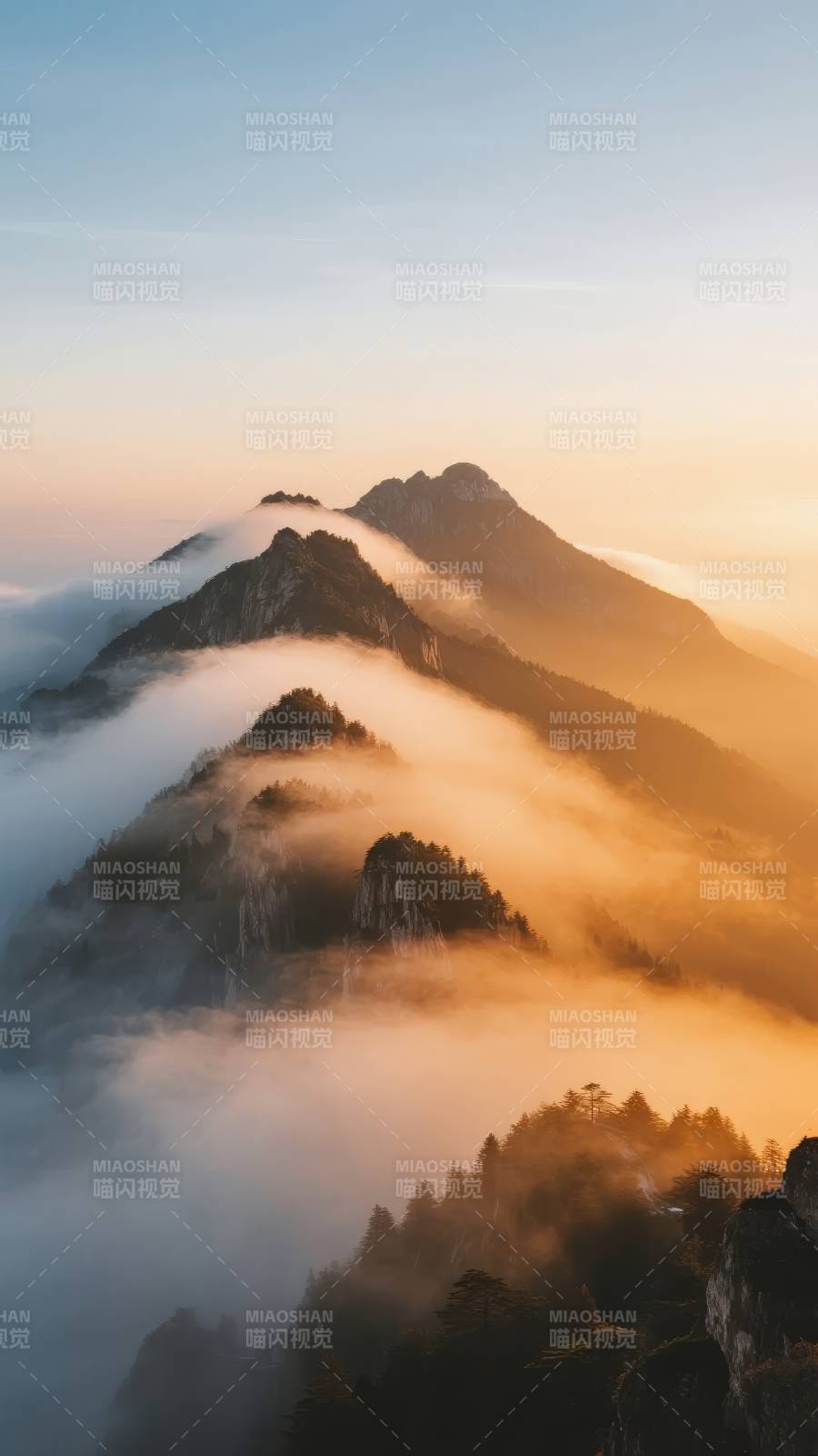 云海日出山巅图片