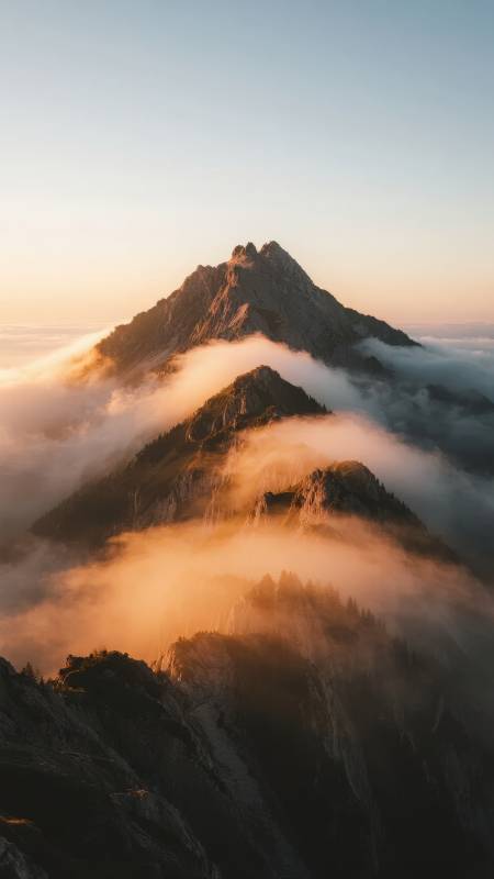 云海峰巅晨曦图片