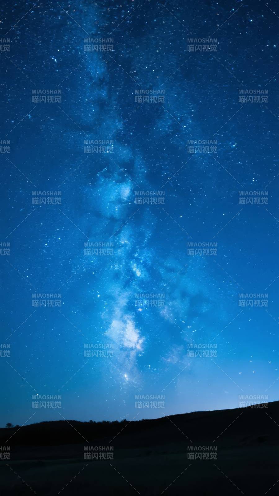 银河璀璨夜空图片