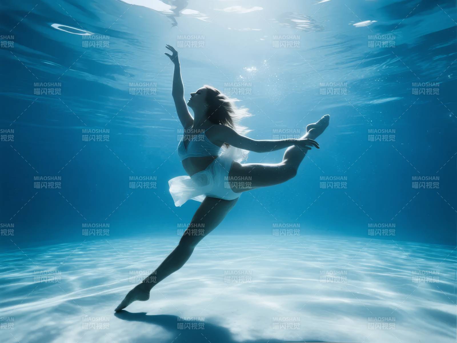 水下芭蕾舞者图片