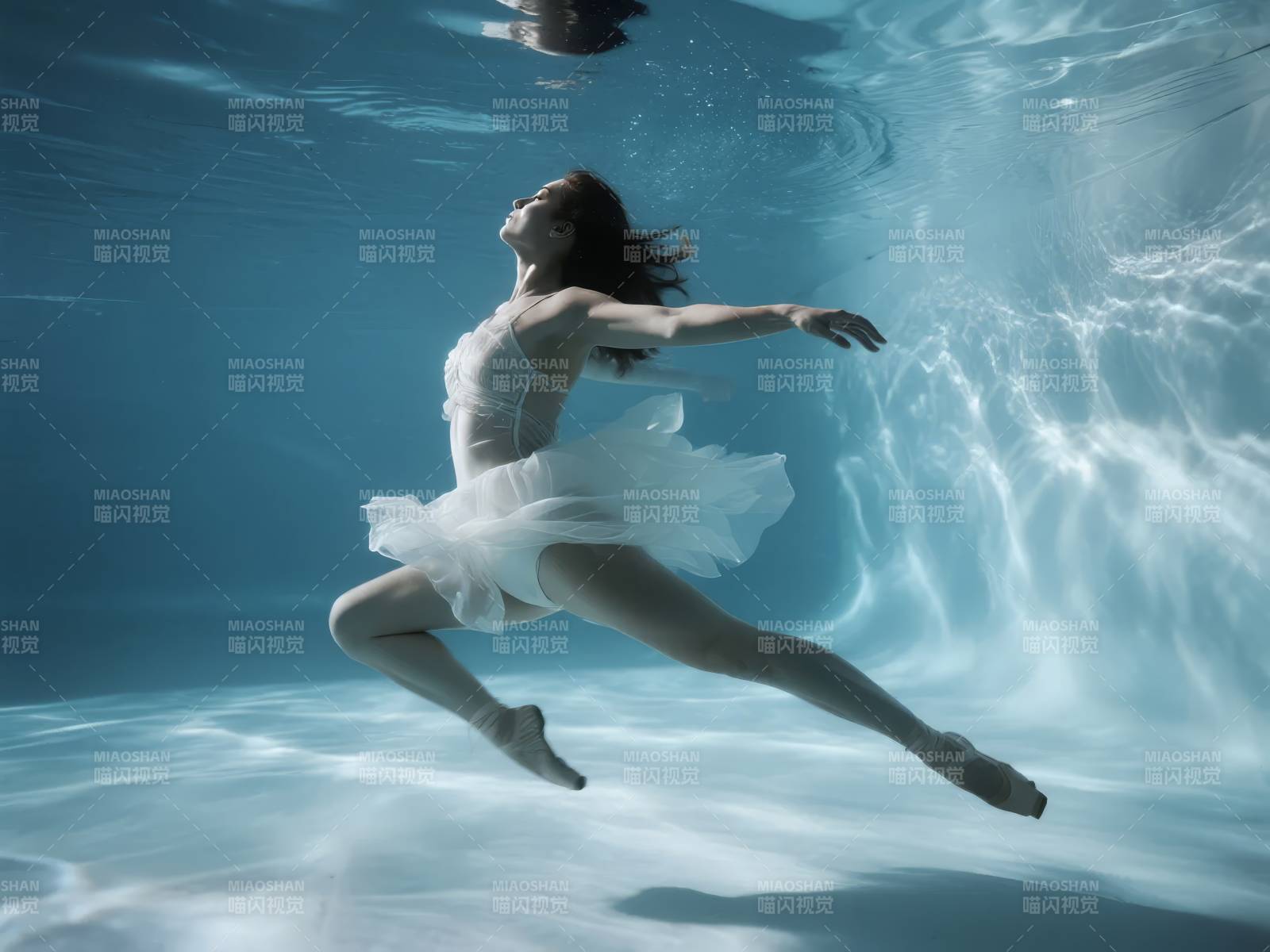 水下芭蕾舞者图片