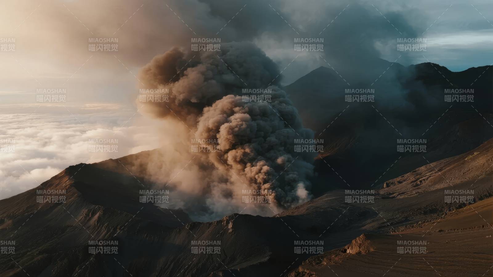 火山喷发云海之上图片
