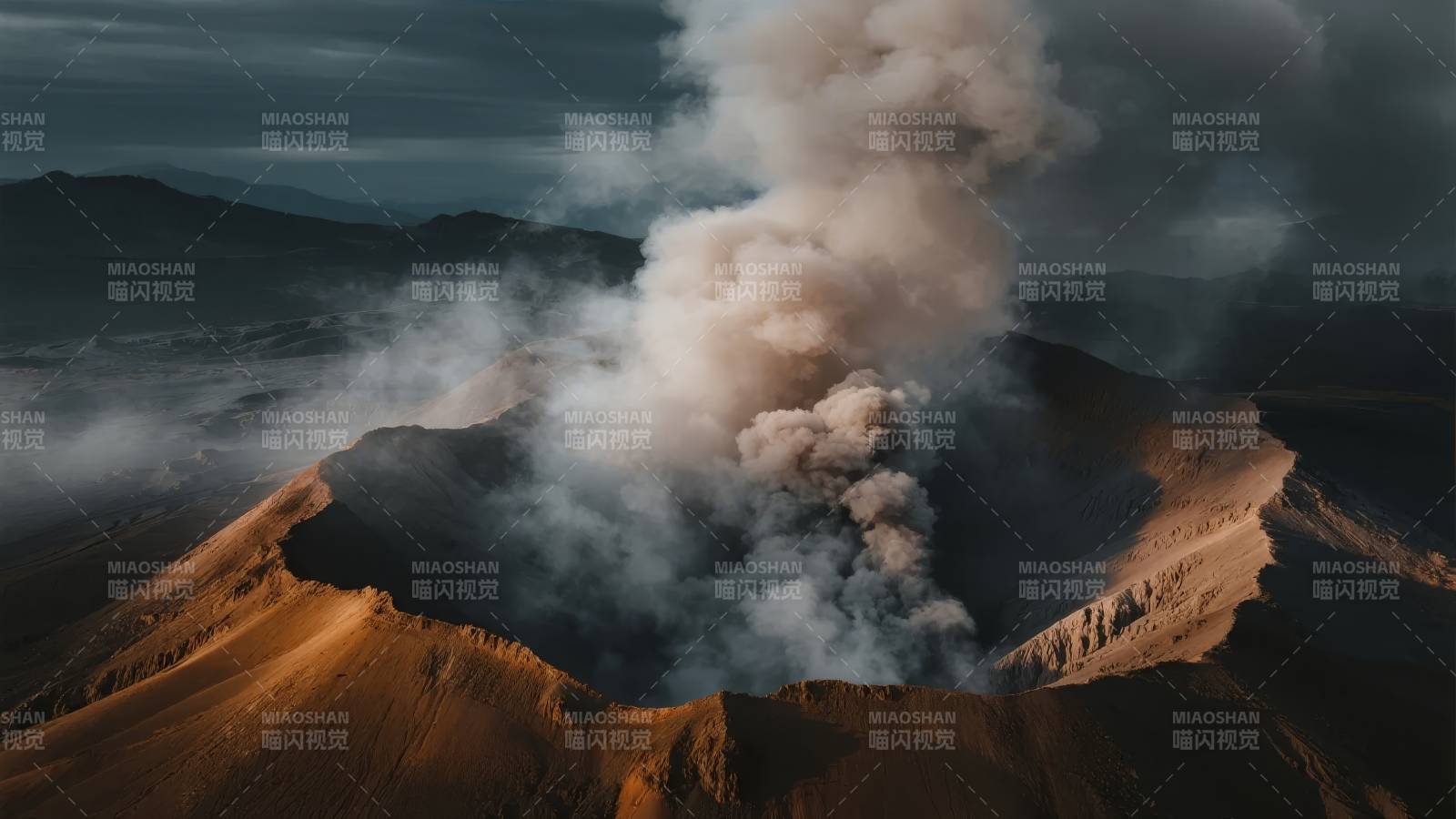 火山喷发烟雾升腾图片