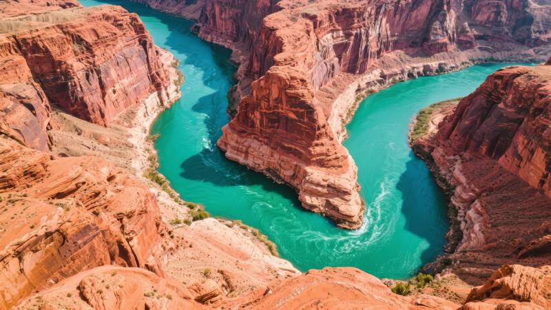 峡谷碧水蜿蜒图片