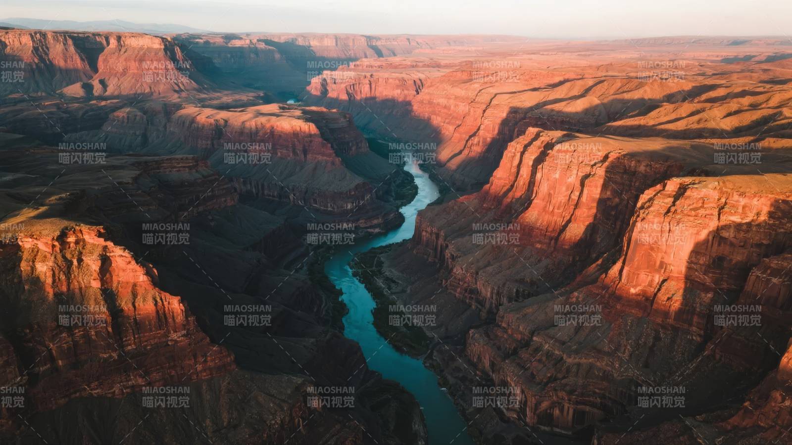 峡谷河流壮丽景色图片