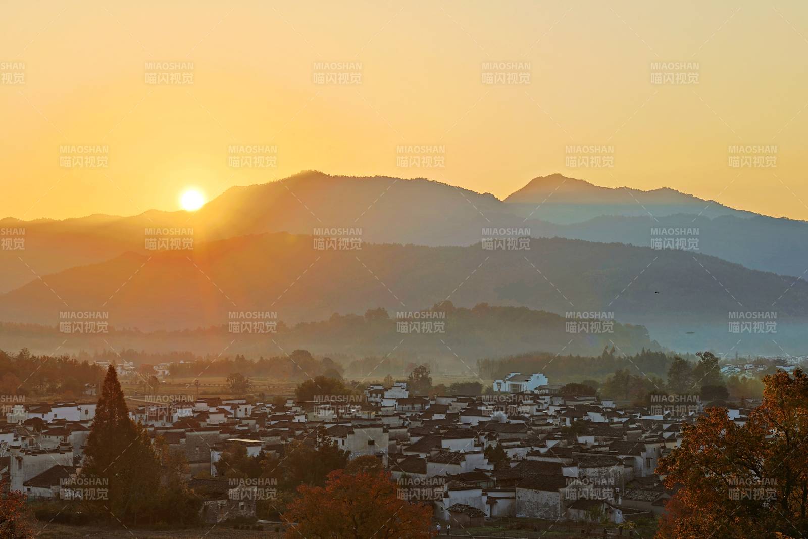 卢村晨曦美景图片