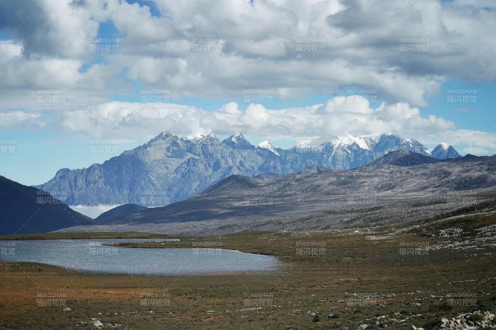 红海子湖畔风光图片