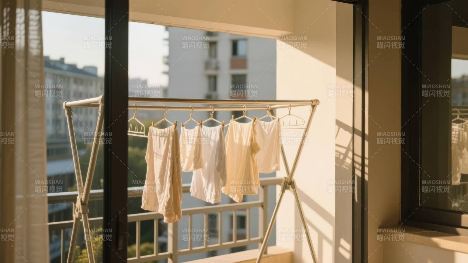阳台晒衣时光图片