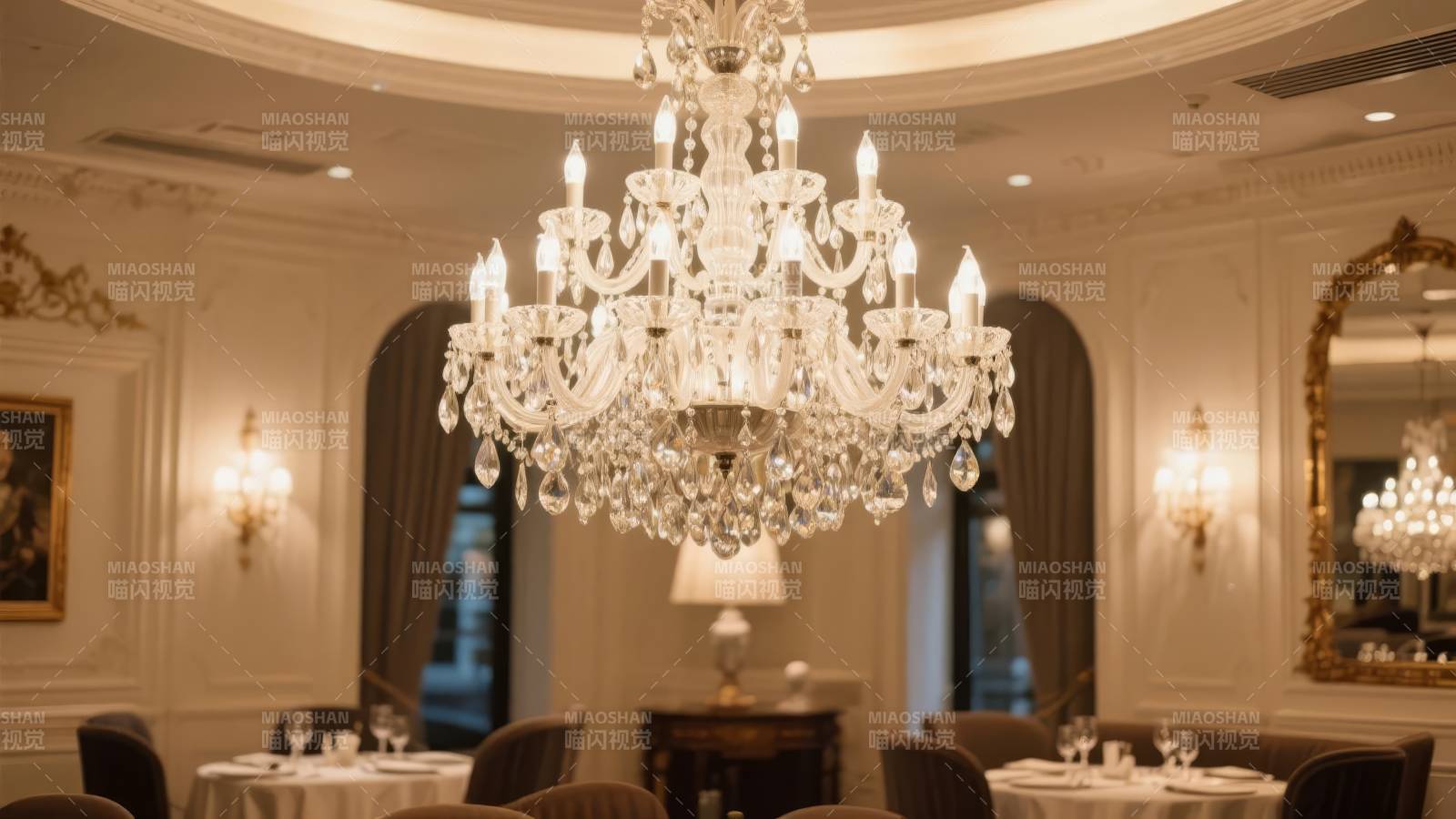 奢华餐厅吊灯图片