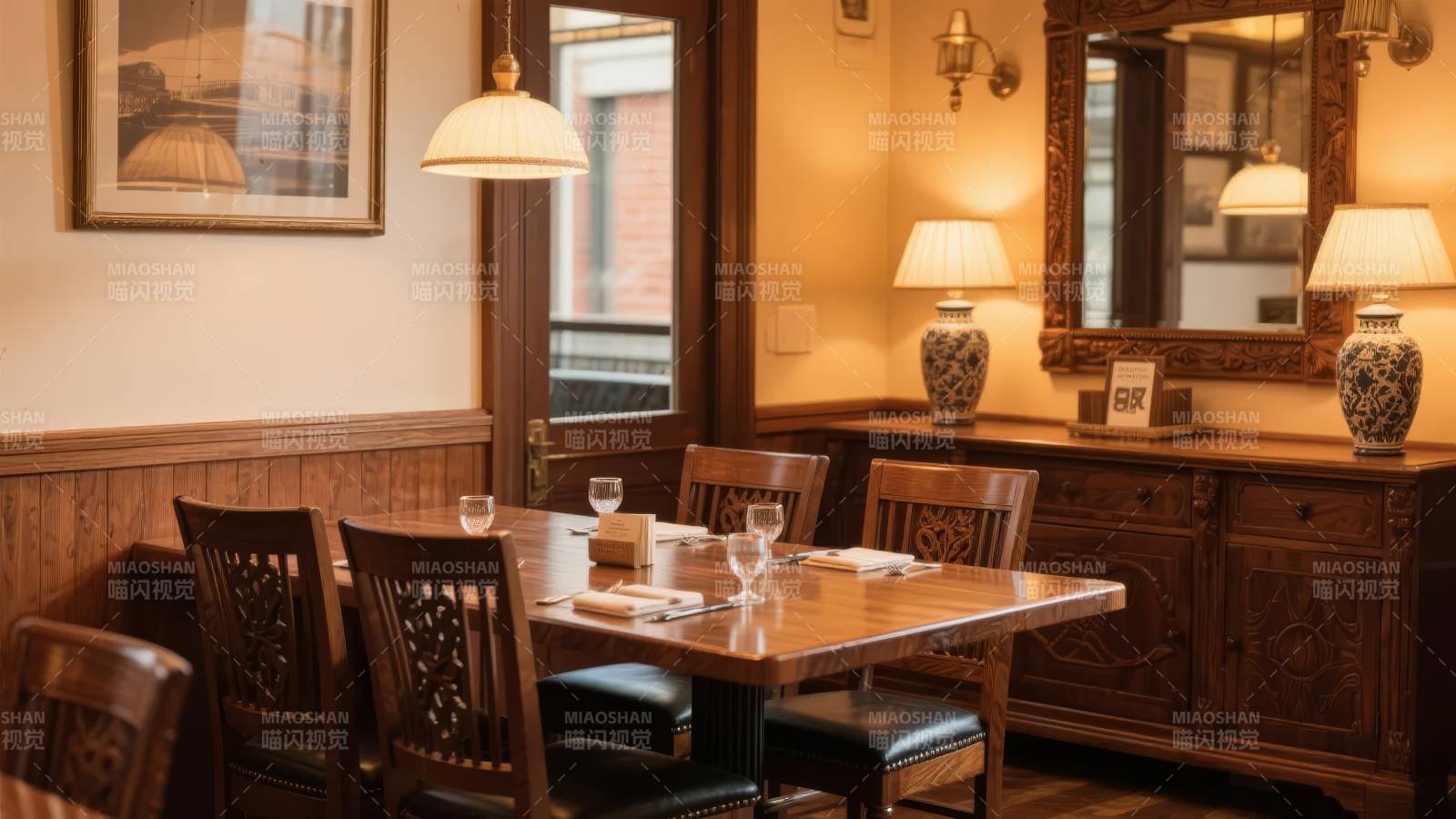 温馨餐厅一角图片