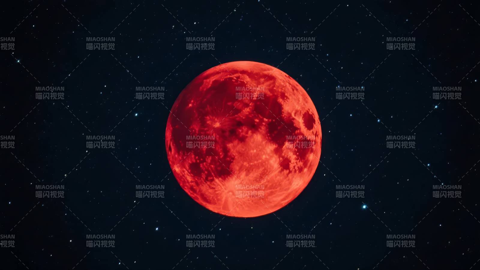 血月映夜空图片