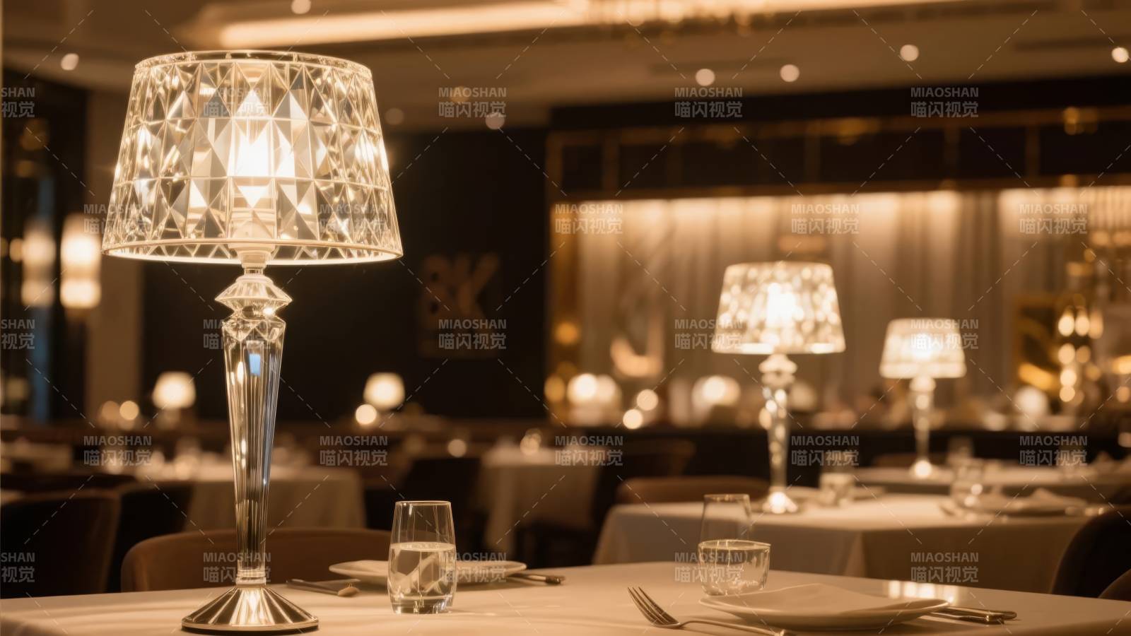 优雅餐厅夜景图片