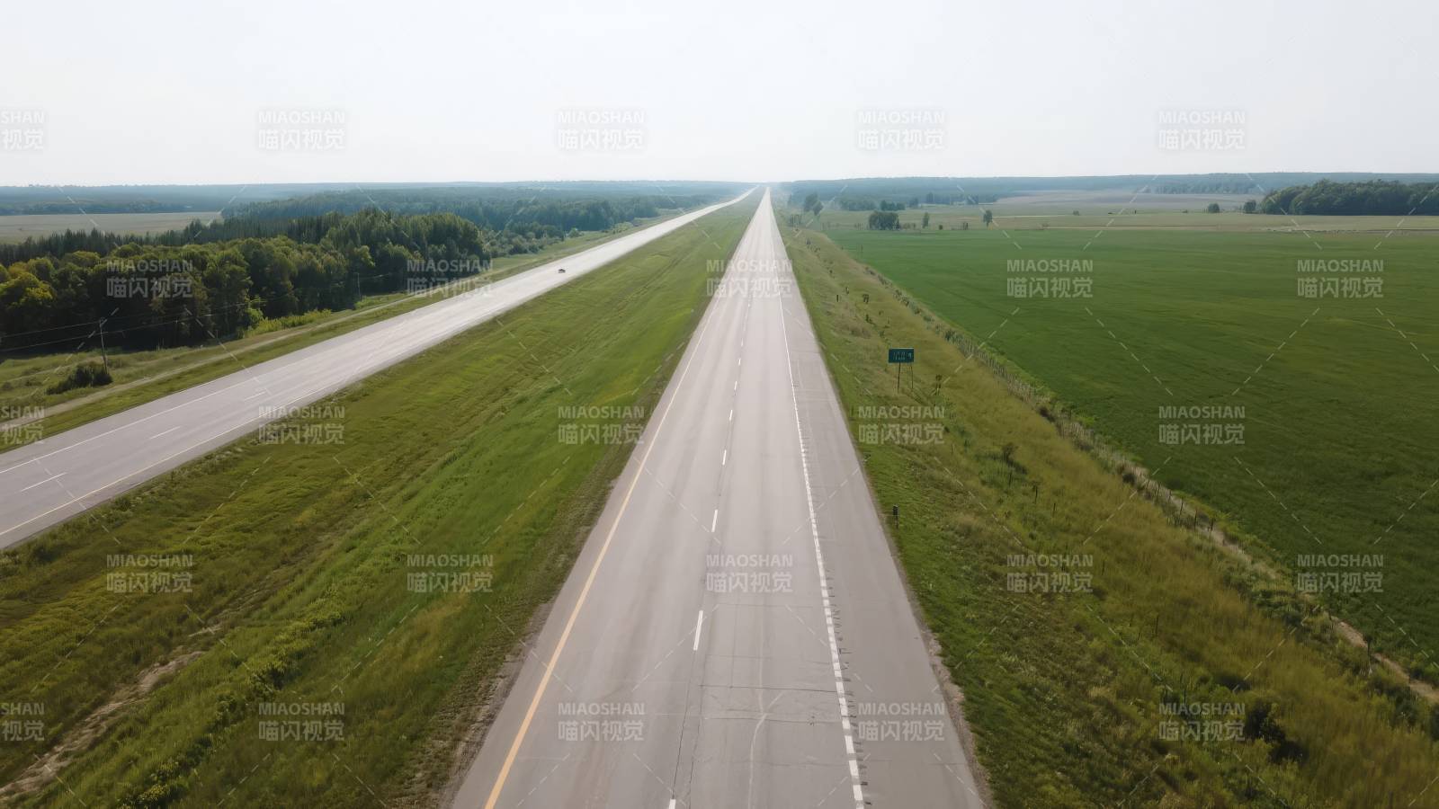 空旷公路延伸远方图片