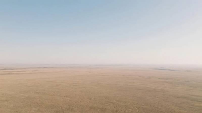 无垠荒原天际线图片