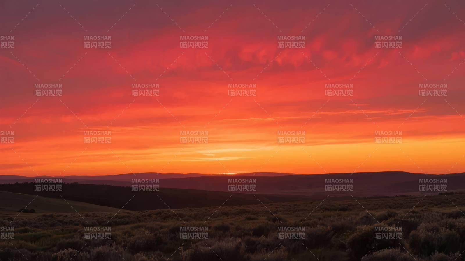 赤霞映山野图片