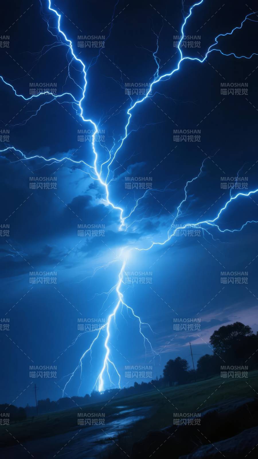 电闪雷鸣夜图片