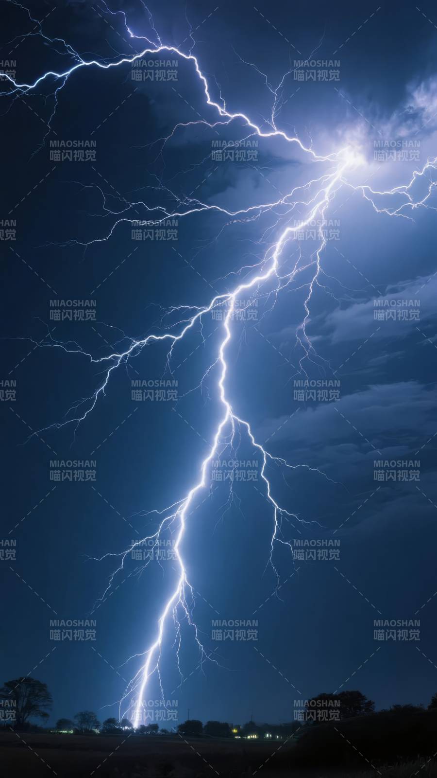 电闪雷鸣夜图片