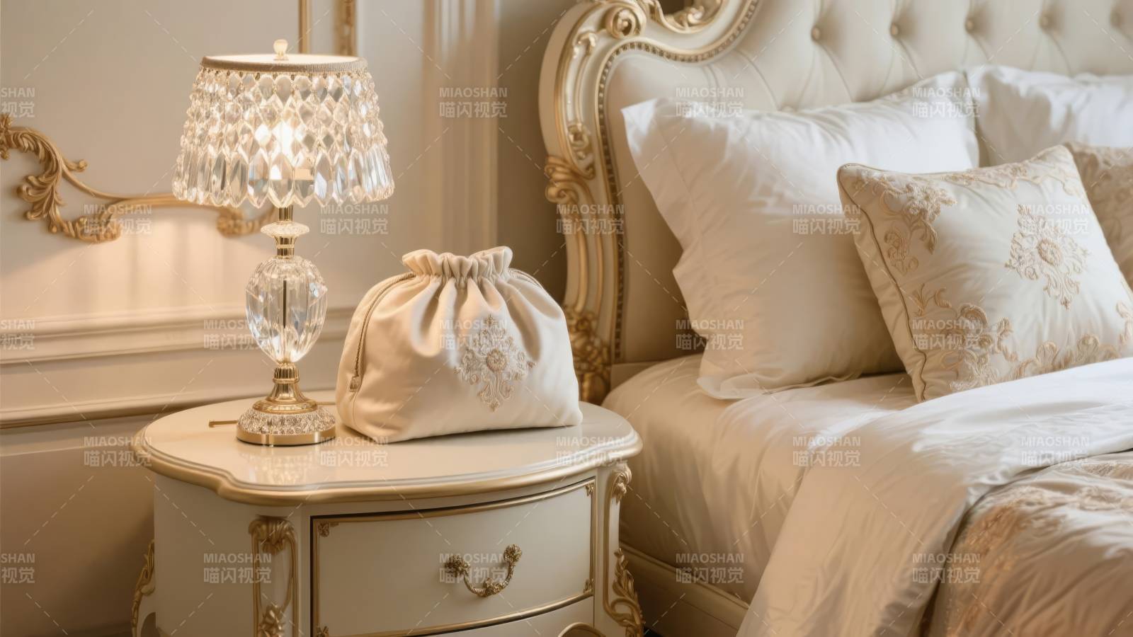 奢华卧室一角图片