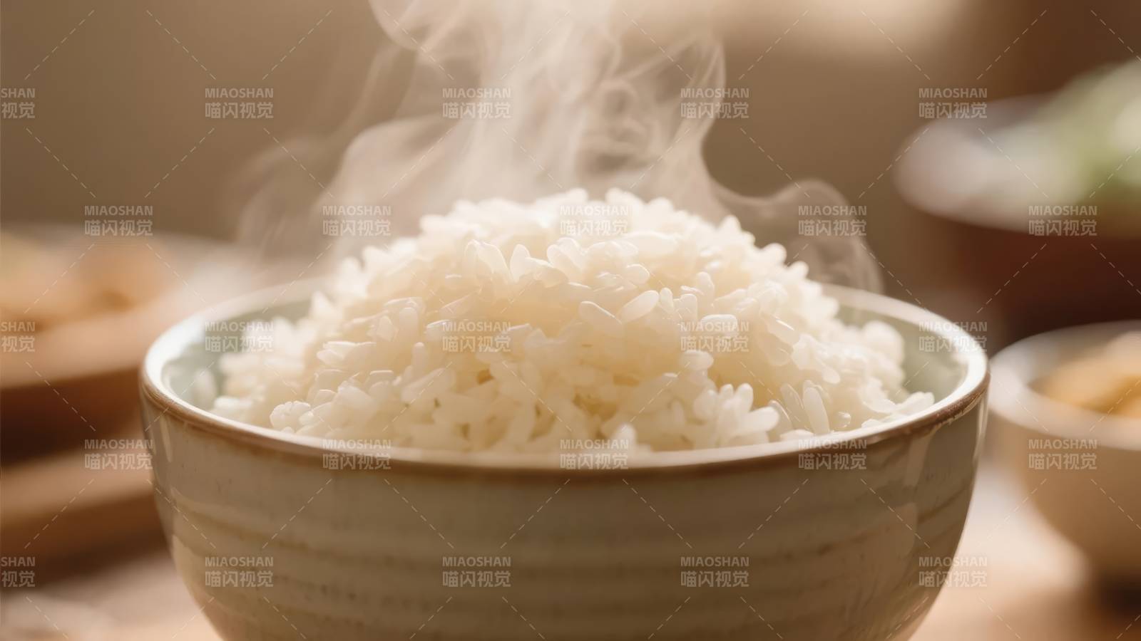 热腾腾的白米饭图片