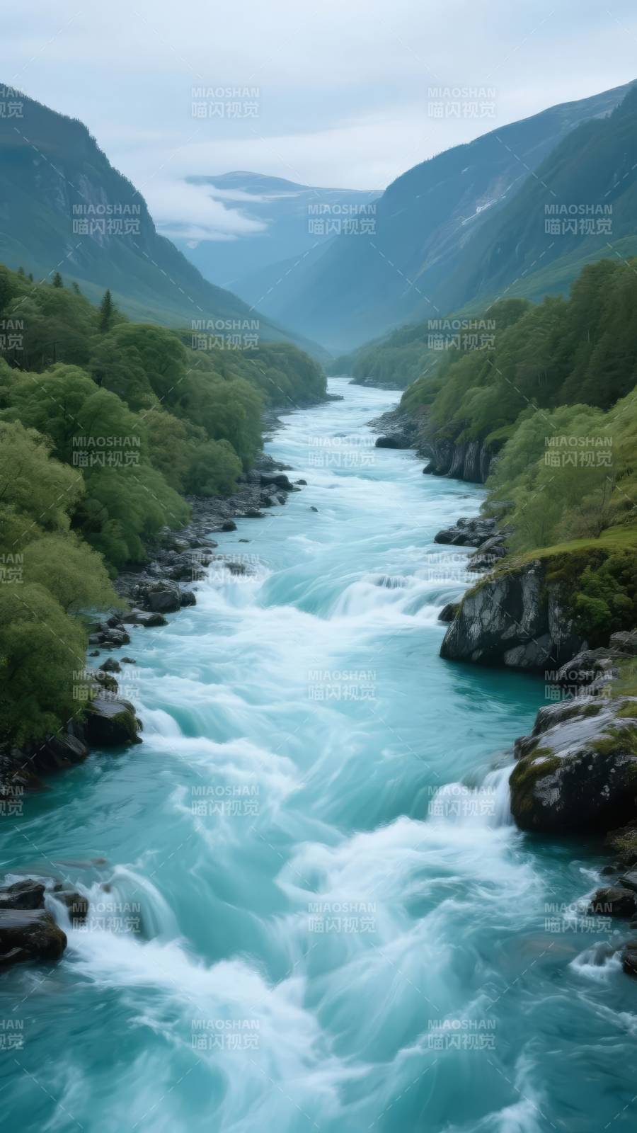 碧水穿峡 山林相映图片