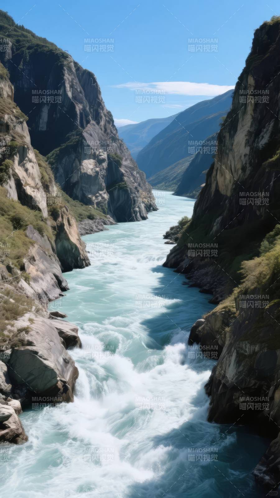 峡谷激流奔腾图片