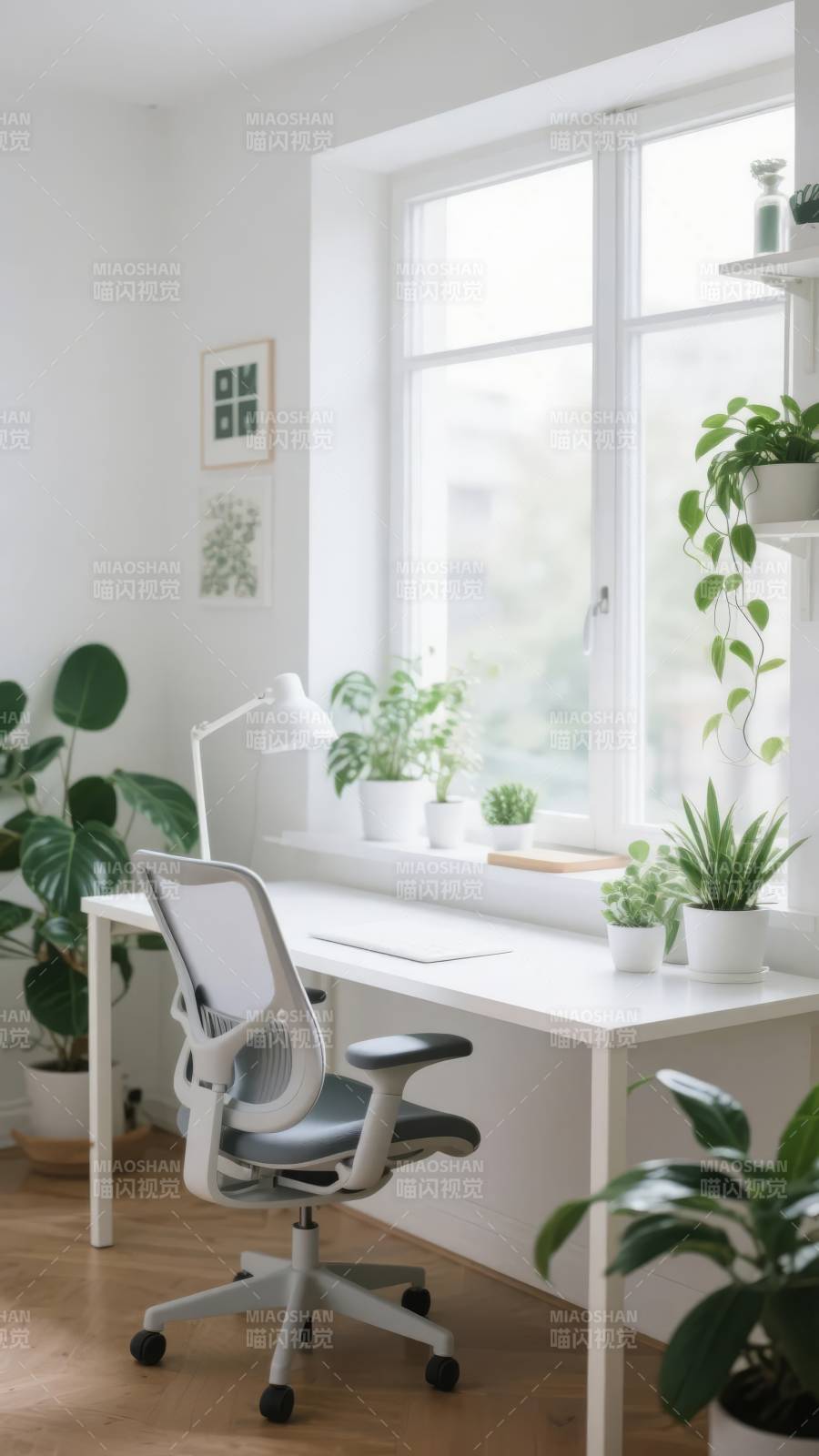 明亮简约办公角图片