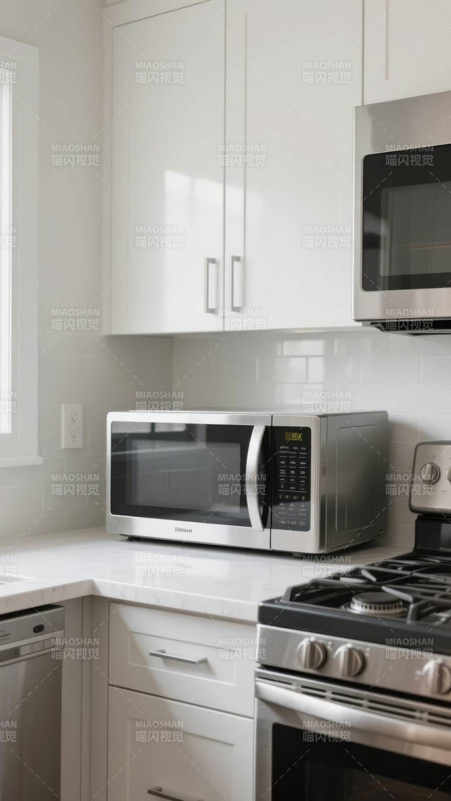 现代厨房微波炉特写图片