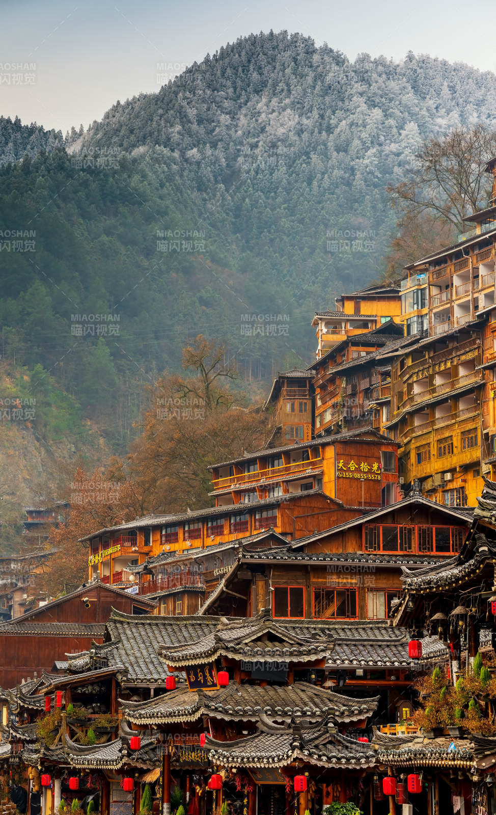 西江千户苗寨吊脚楼图片