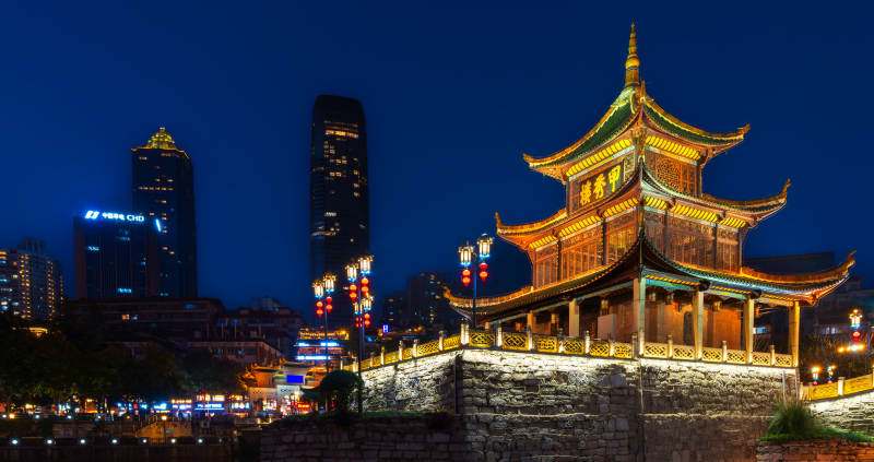 夜色中的甲秀楼图片