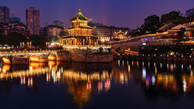 夜色中的甲秀楼图片