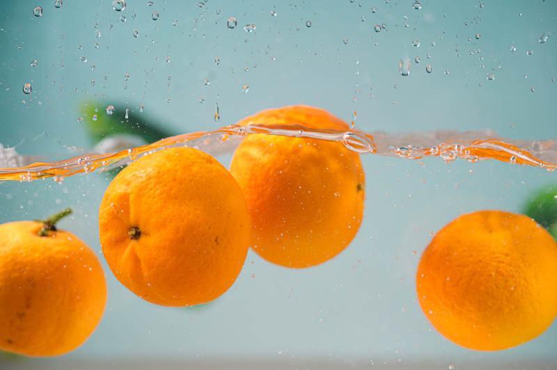 沃柑入水瞬间特写图片