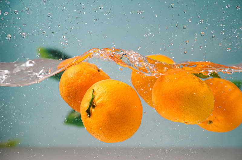 沃柑入水瞬间特写图片