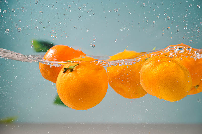 沃柑入水瞬间特写图片