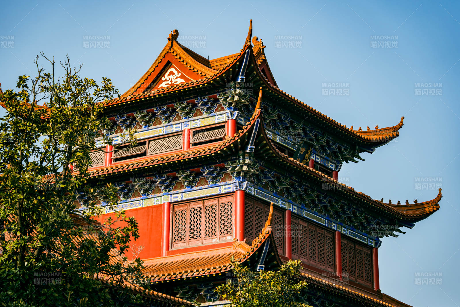 合肥开福寺古塔飞檐映蓝天图片